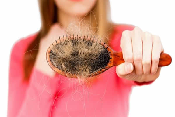 Tem sofrido com a queda de cabelo?